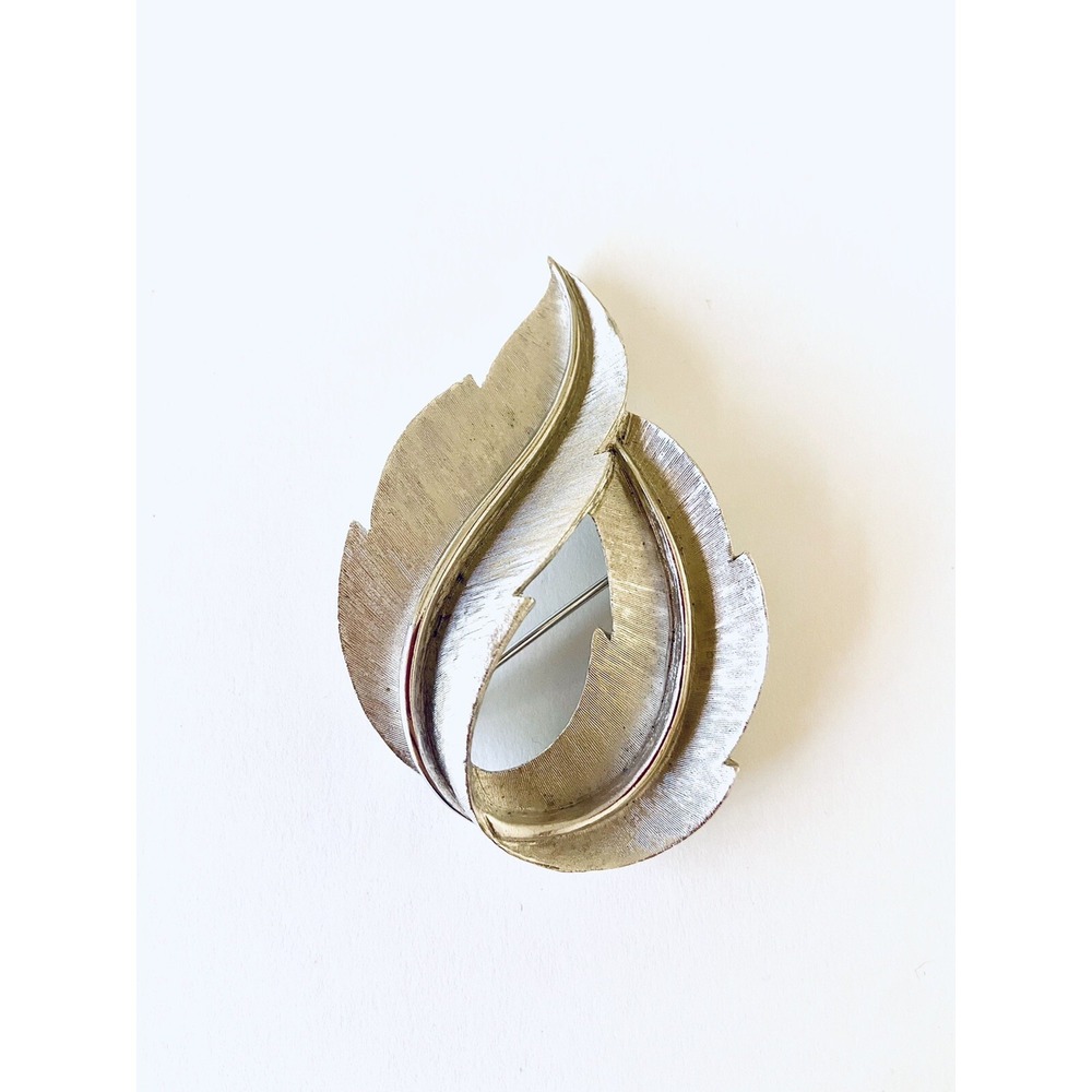 Signed Vintage CROWN TRIFARI Textured Leaf Shape Brooch Silver Tone